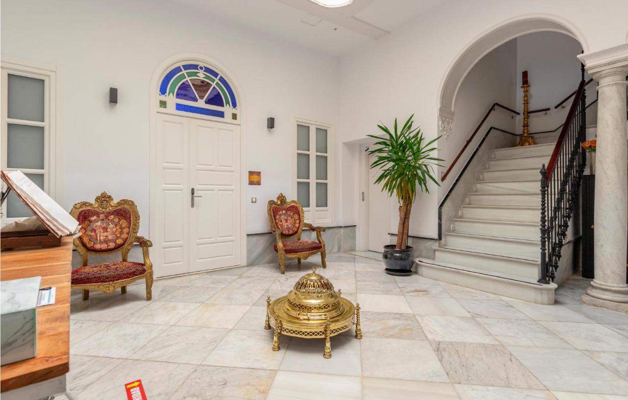 Apartment Amazing In With Kitchenette Seville